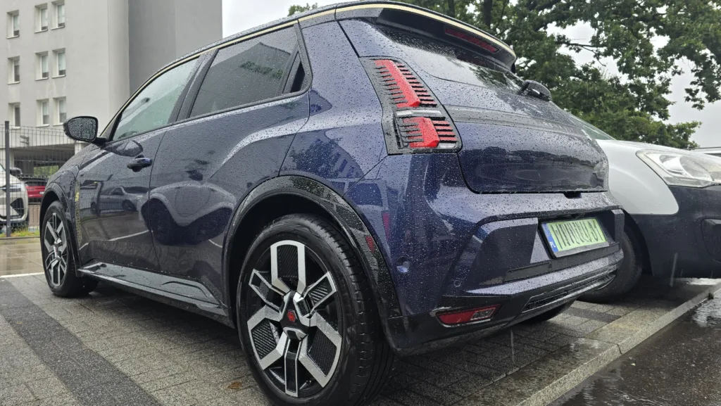 Niemal 50 tys. rejestracji w czerwcu. Elektryfikacja łapie tempo - Renault 5 BEV fot epl 1