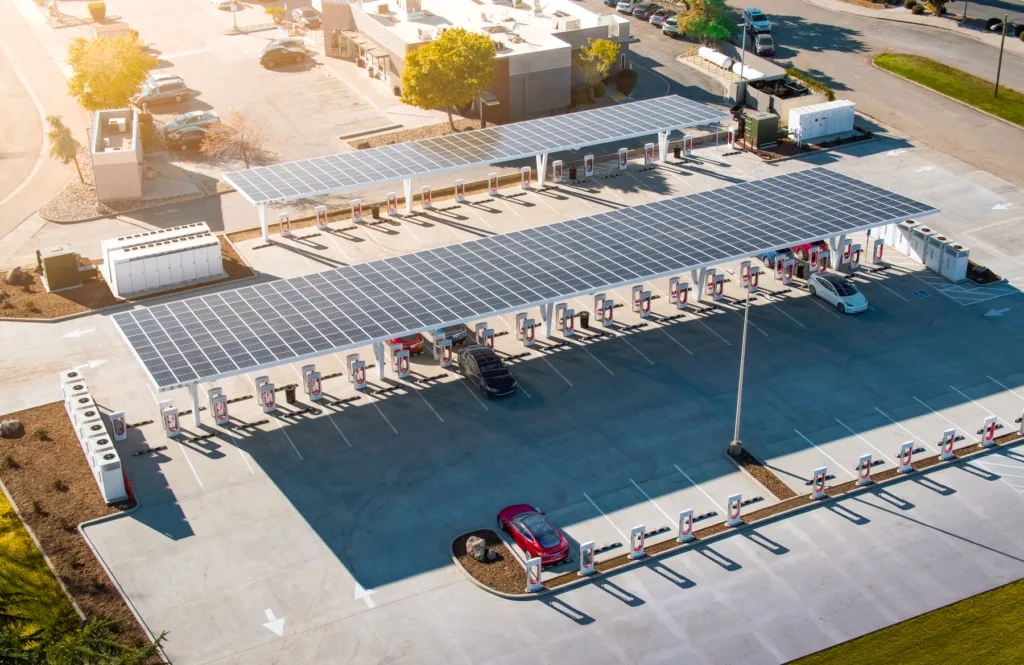 Tesla Oasis, czyli hub ze 168 punktami ładowania - Tesla Supercharger 89