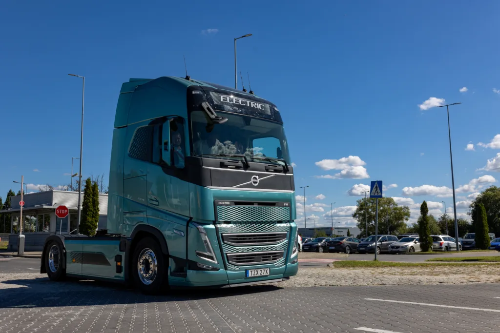 Transport ciężki, a elektromobilność - francuska perspektywa i polska rzeczywistość - ehdv francuski raport 07 2025