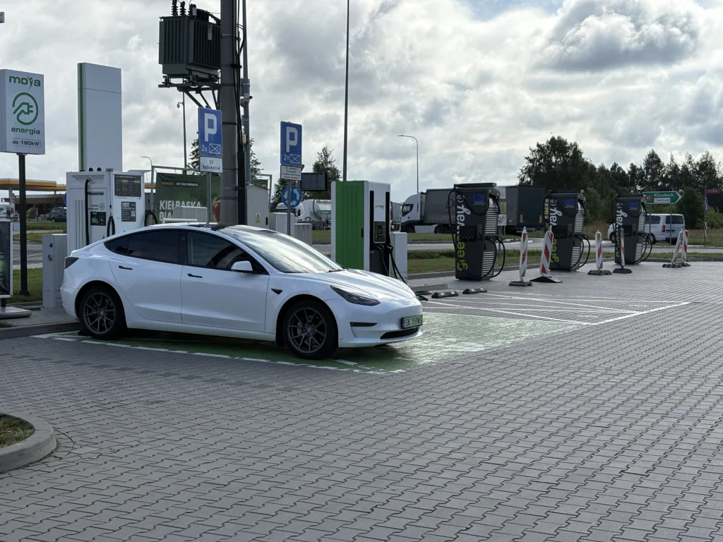 BEV: Udział nowych aut elektrycznych w czerwcu wyniósł 7,6% - index rynek samochody elektryczne