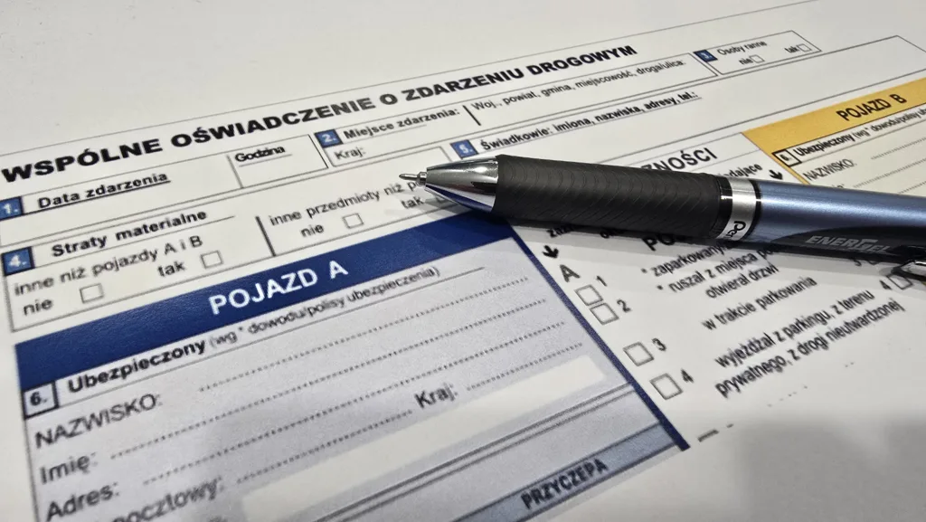 mStłuczka w mObywatelu: Policja zbędna na miejscu zdarzenia - zdarzenie drogowe m ob. fot epl