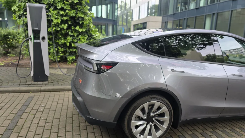 Letni test zasięgu NAF: Lucid i Tesla na czele - 20250514 072700