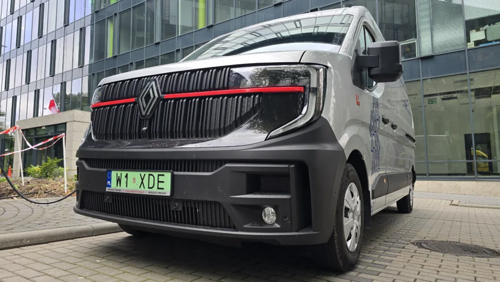 Rynek samochodów elektrycznych oraz infrastruktura ładowania ze znacznymi wzrostami - 20250806 073940