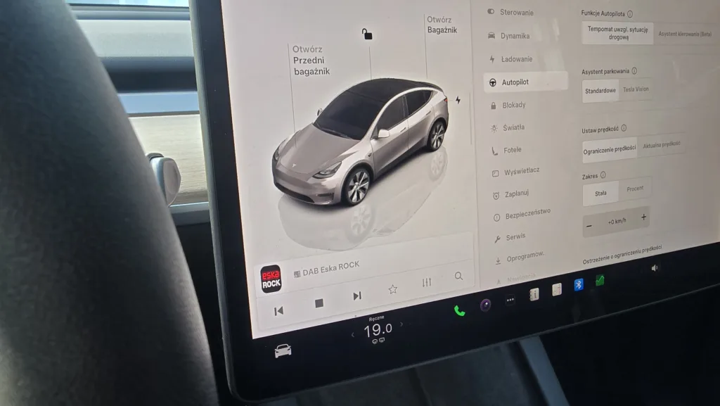 Tesla musi zapłacić ponad 240 mln USD odszkodowania. Powód? Wadliwy Autopilot - 20250806 100647