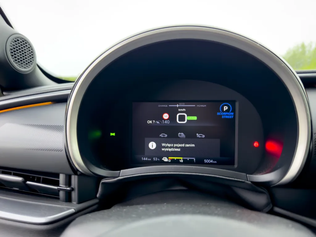 Abarth 600e Scorpionissima, czyli 280 KM w fenomenalnym kolorze - Abarth 600e 14