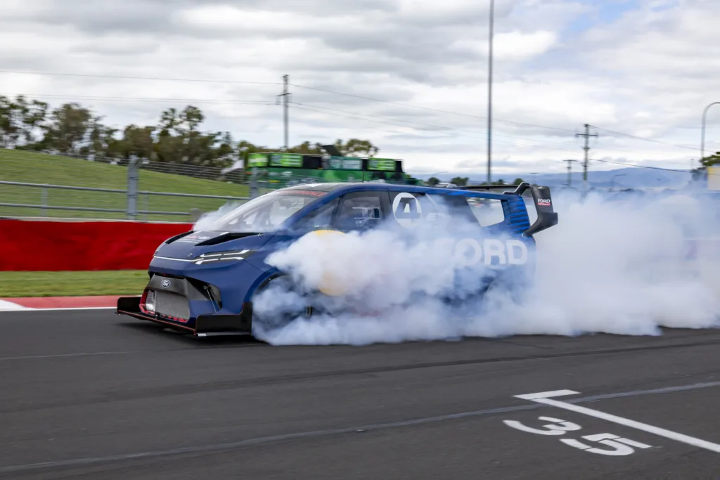 Ford bije "dostawczakiem” rekord na Nürburgringu - Bath12Hr 24 MH2 8848