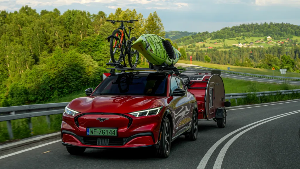 Samochód elektryczny, a przyczepa. Czy da się holować? - C7317.MP4.21 23 11 25.Still001 1