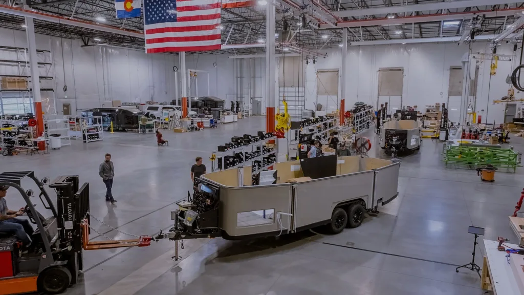 Elektryczne przyczepy Lightship wjeżdżają na rynek - Lightship AE 1 Cosmos Edition Start of Production Image 4