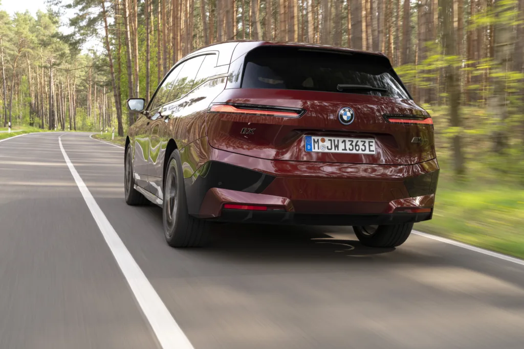 Model Y Performance już dostępny w polskim konfiguratorze - P90464080 highRes bmw ix m60 05 2022