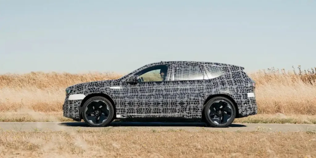 BMW iX3 nadjeżdża. Co wiemy o elektrycznym SUV-ie? - bmw ix3 5