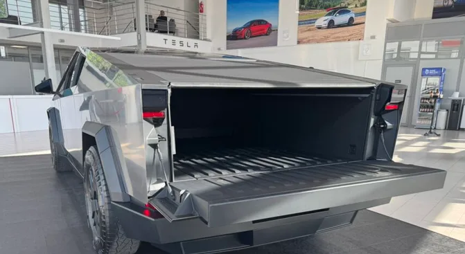 Cybertruck na celowniku US Army. Dosłownie - cybertruck armia us