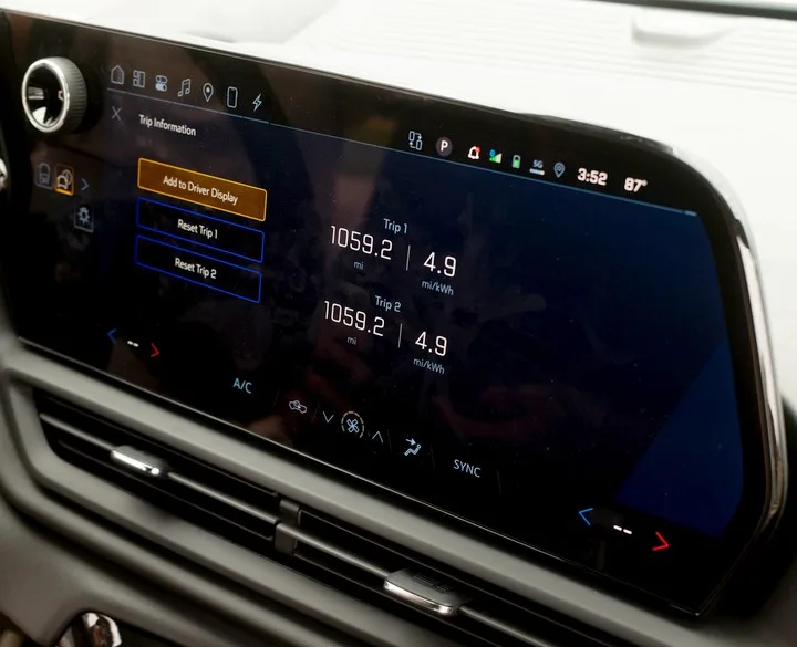 Chevrolet Silverado EV z zasięgowym rekordem świata - gm rekord 2