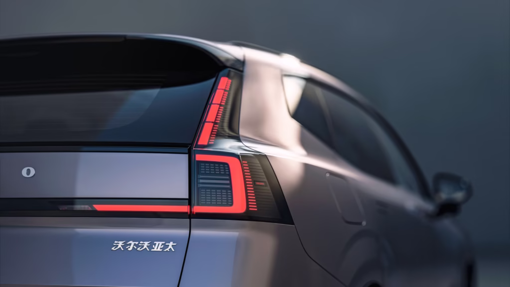 Nowe Volvo XC70. Plug-in z najdłuższym zasięgiem w historii - overview exterior gallery 11 16x9 1