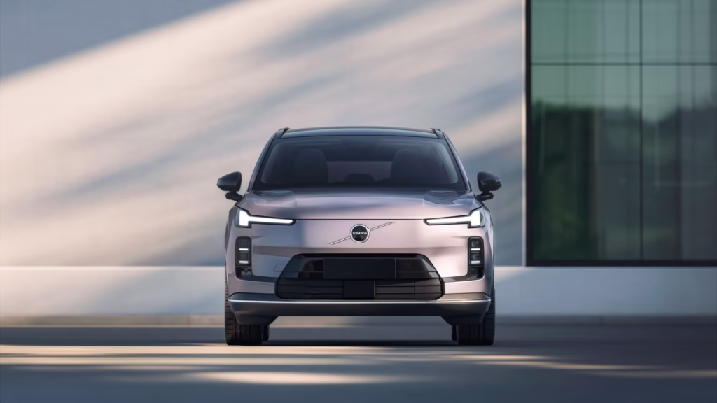 Nowe Volvo XC70. Plug-in z najdłuższym zasięgiem w historii - overview exterior gallery 3 16x9 1