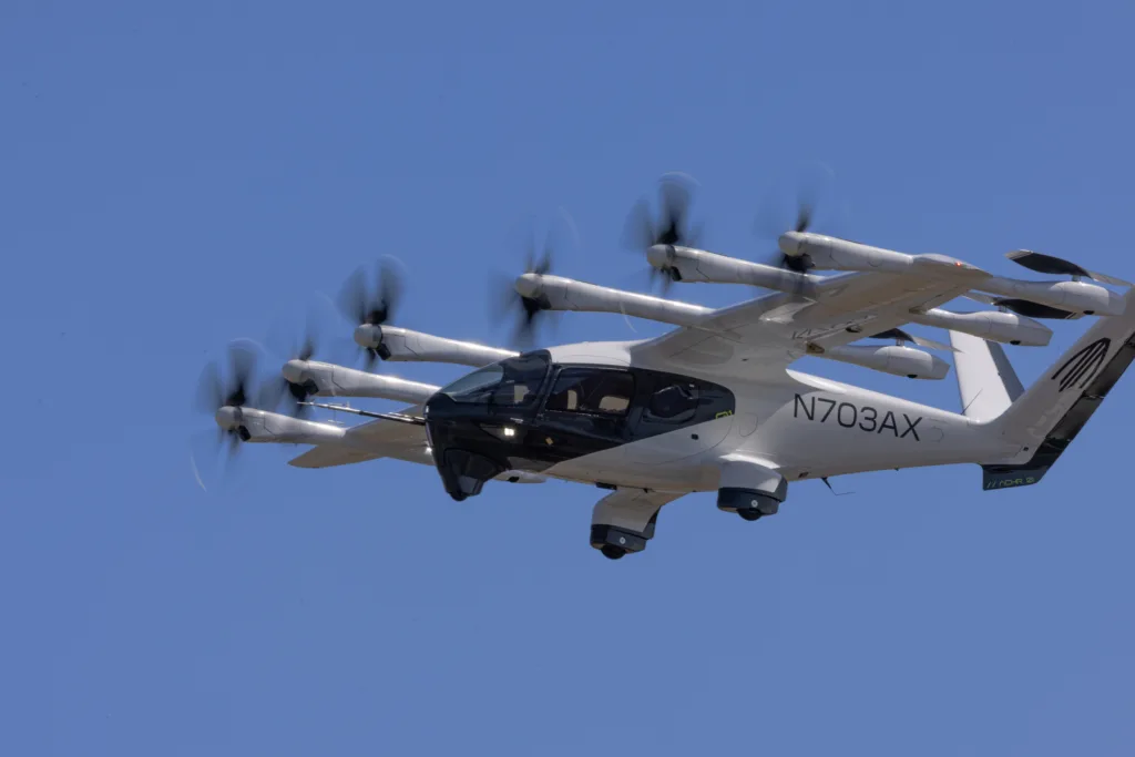 Elektryczny Midnight pobił rekord długości lotu - rekordowy przelot Flight Hero archer