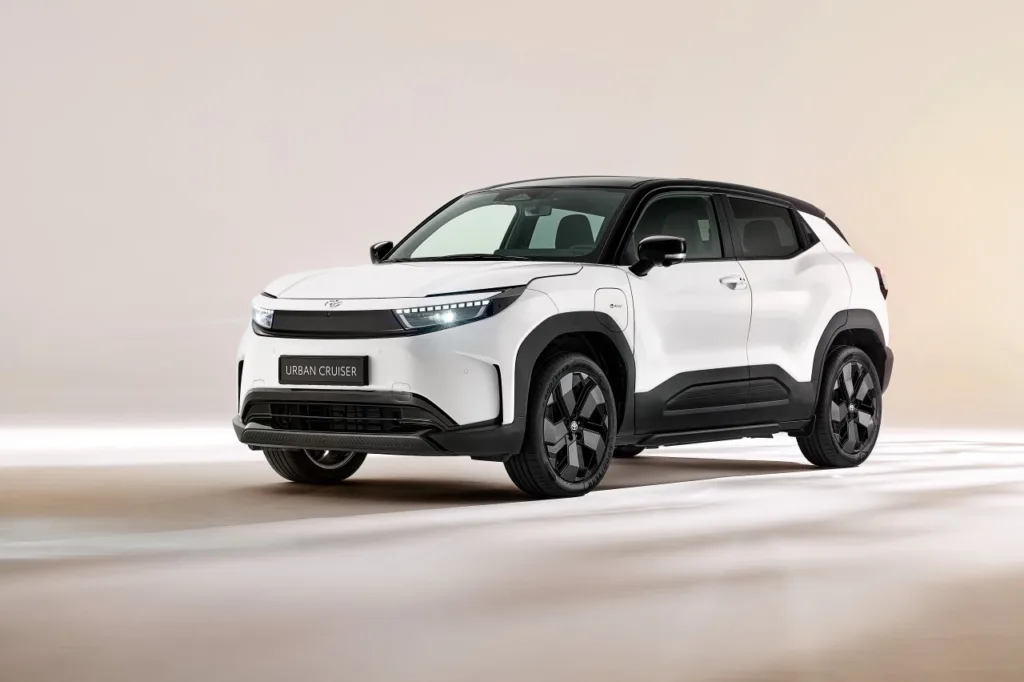 Polska premiera czterech modeli elektrycznych na KNM w Katowicach Polska premiera czterech modeli elektrycznych na KNM w Katowicach - 2025 TOYOTA URBAN CRUISER 01