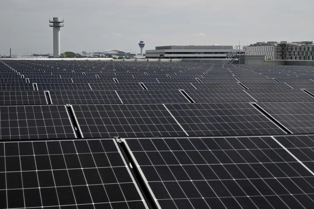 Lotnisko w Monachium z mega parkiem ładowania „elektryków” - ATF2359 scaled 1