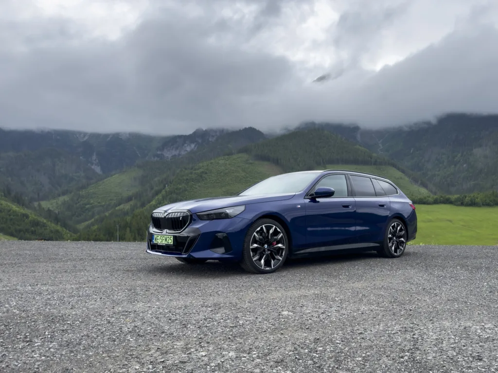 BMW i5 Touring xDrive 40: Alternatywa dla rodzinnych SUVów - BMW I5 0