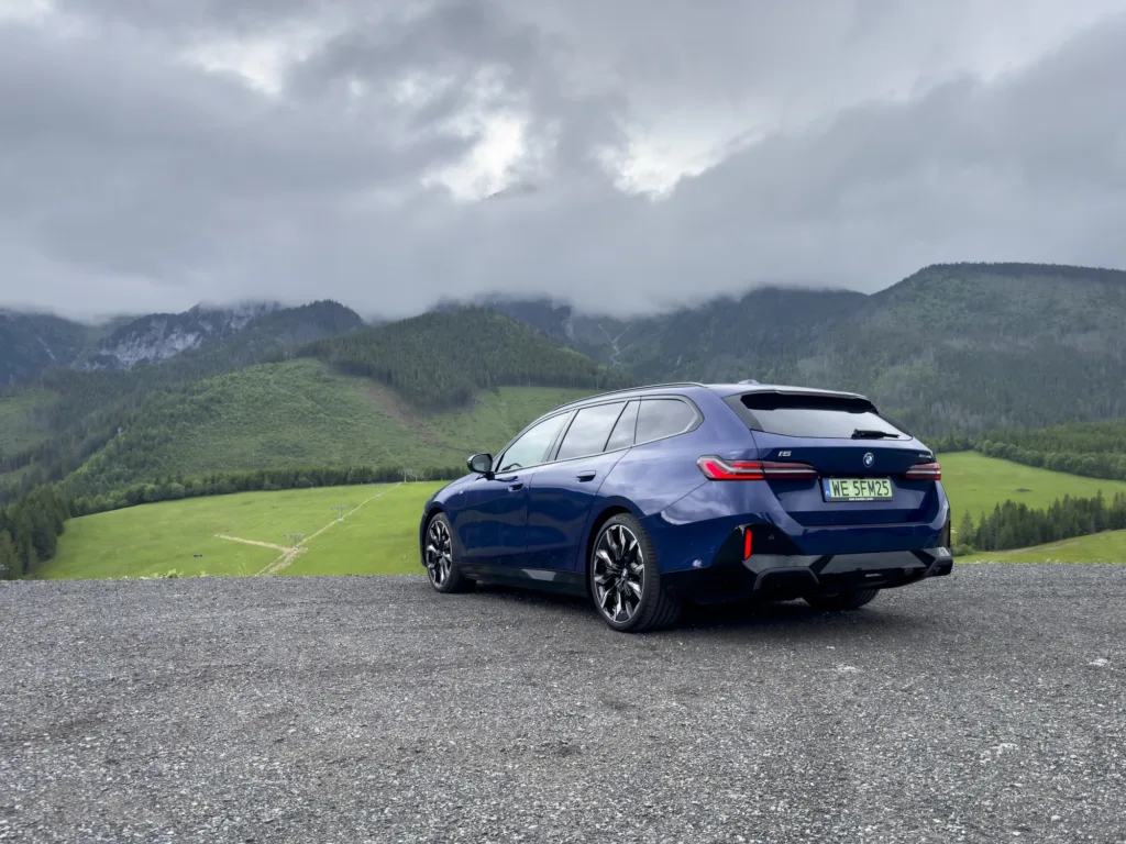 BMW i5 Touring xDrive 40: Alternatywa dla rodzinnych SUVów - BMW I5 7