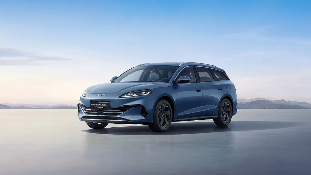 BYD prezentuje nowości. Sieć szybkiego ładowania ruszy w Europie w przyszłym roku - BYD Seal 6 DM i 7