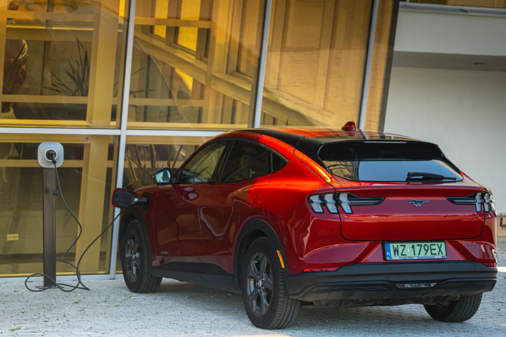 Ford z aplikacją Electroverse od października - Ford ladowarki Evolucja 03