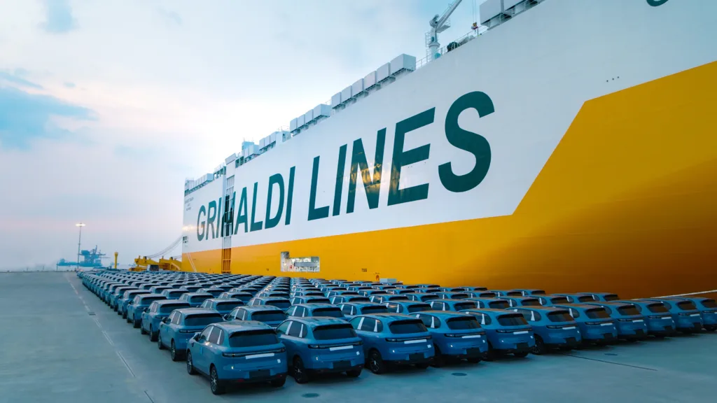 Chiński wir wciągnął Europę. Auta  „Made in China” przyspieszają - LeapmotorB10 w drodze do europy