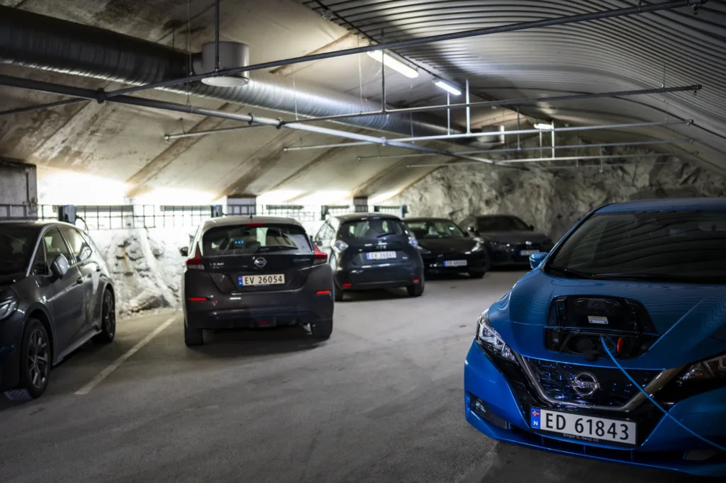 Norwegia „elektrykami” stoi. Padł kolejny rekord - Norwegia rejestracje ev 08 2025