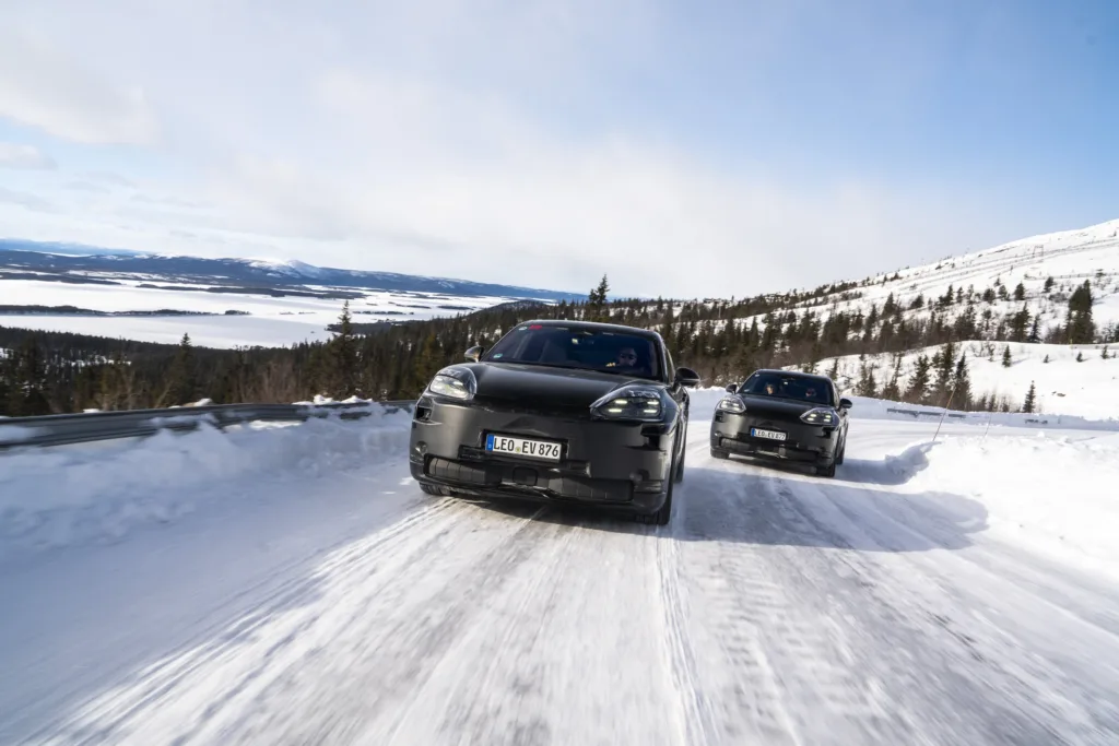 Porsche testuje elektryczne Cayenne. Również cyfrowo Porsche testuje elektryczne Cayenne. Również cyfrowo - Porsche Cayenne 3 testy