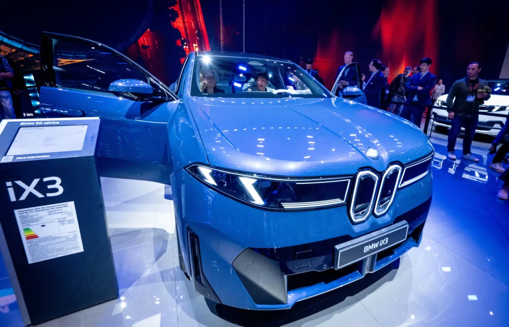 Volkswagen i inni stają do walki o elektromobilny rynek - VDA Rundgange am Mittwoch 8681