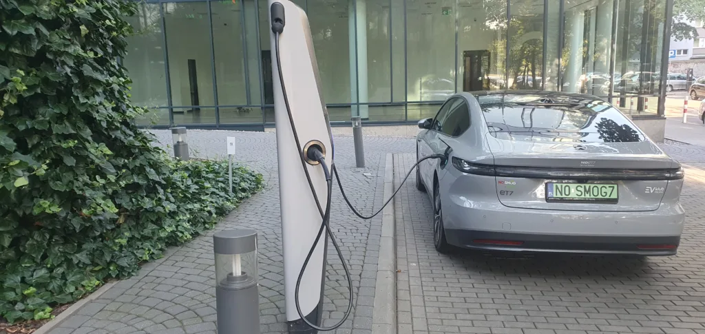 Akumulatory ze stałym elektrolitem, czyli „Święty Graal” elektromobilności - nio 323