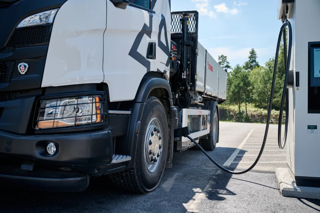 Europejscy producenci na drodze do redukcji emisji. eHDV wciąż w tle - scania 123