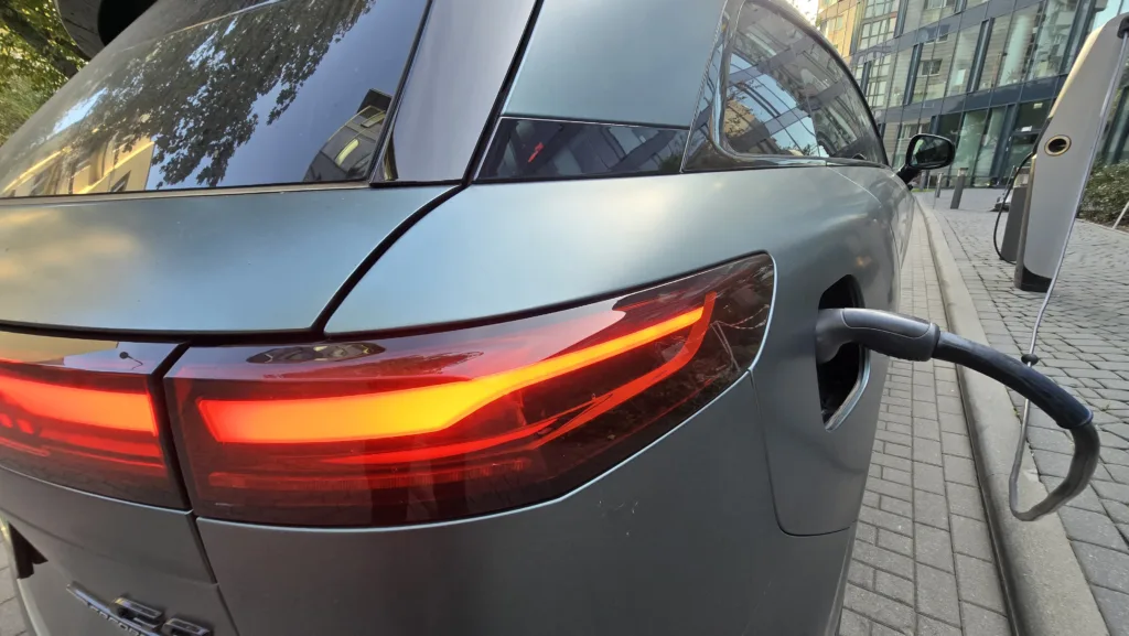 Czy Stary Kontynent skazany jest na porażkę w walce z Chinami i własnymi podziałami? - unijny samochod