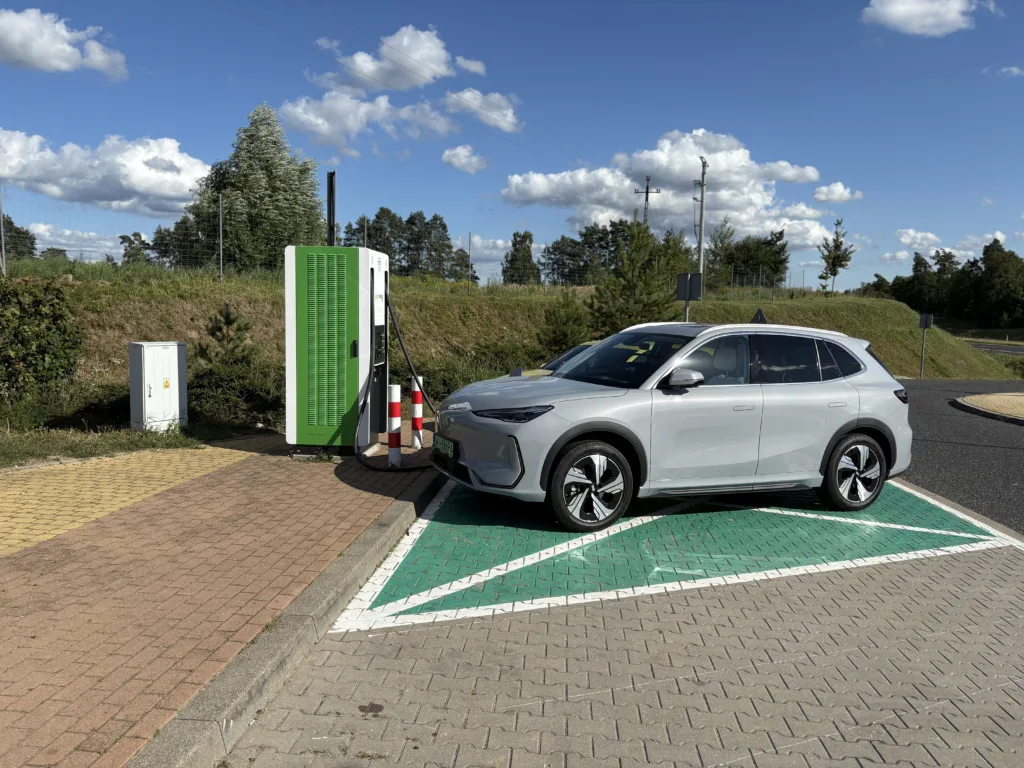 Geely EX5 - elektryczny SUV na dłuższej trasie - 13 1