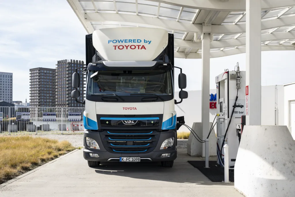 Wodór na zakręcie? Sytuacja technologii i perspektywy - 2025 Toyota Fuel Cell Truck Media Event Static Refuelling 007