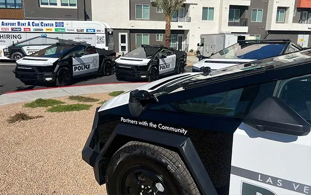 Cybertruck: Policyjny pogromca z przyszłości wyjeżdża na ulice Las Vegas - Cybertruck policja vegas 1