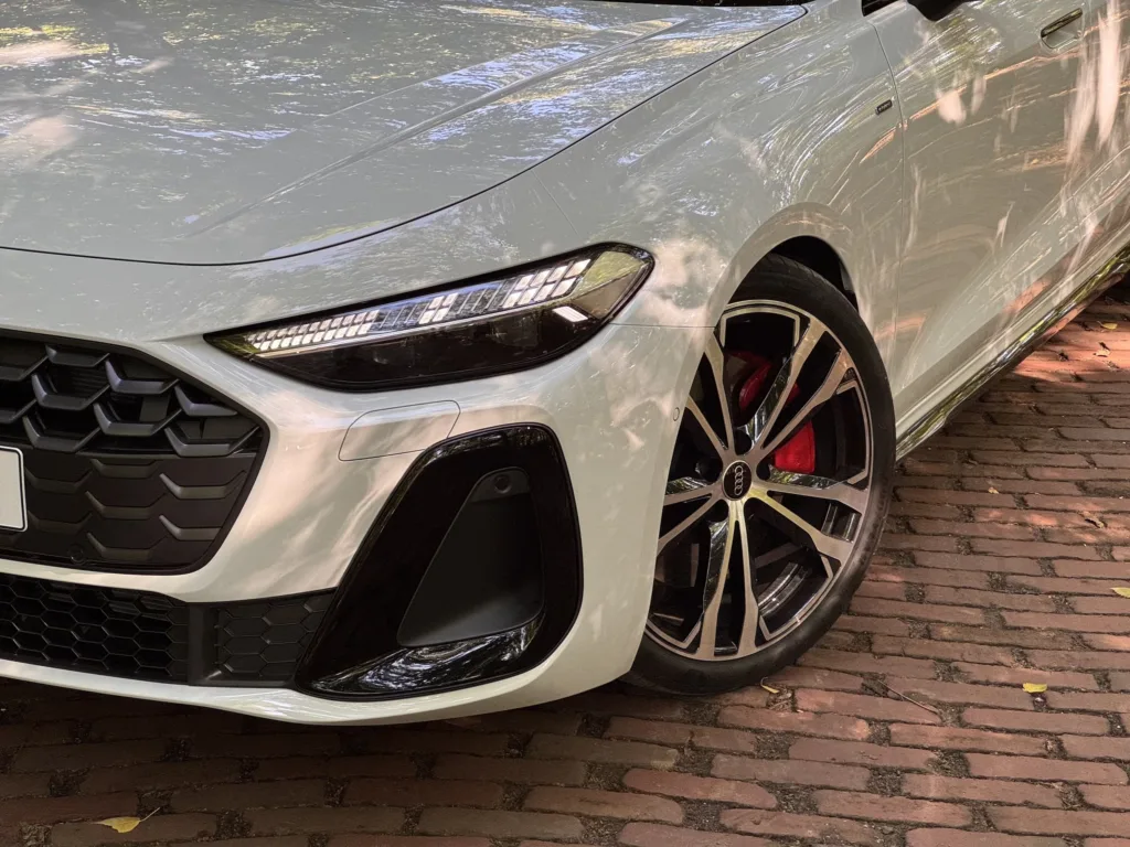 Audi Audi A5 Avant e-hybrid reflektor i felga