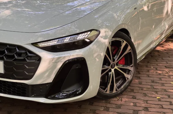 Audi Audi A5 Avant e-hybrid reflektor i felga