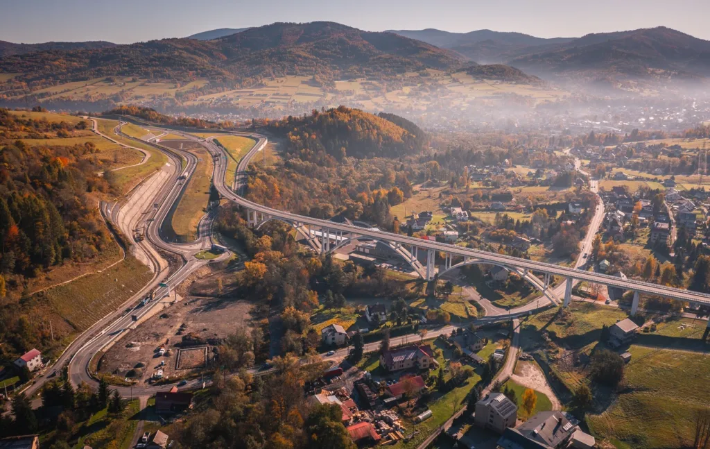 Nowy odcinek S1 między Przybędzą a Milówką otwarty. To jedna z najambitniejszych inwestycji GDDKiA - Nowa S1 miedzy Przybedza a Milowka otwarta 2