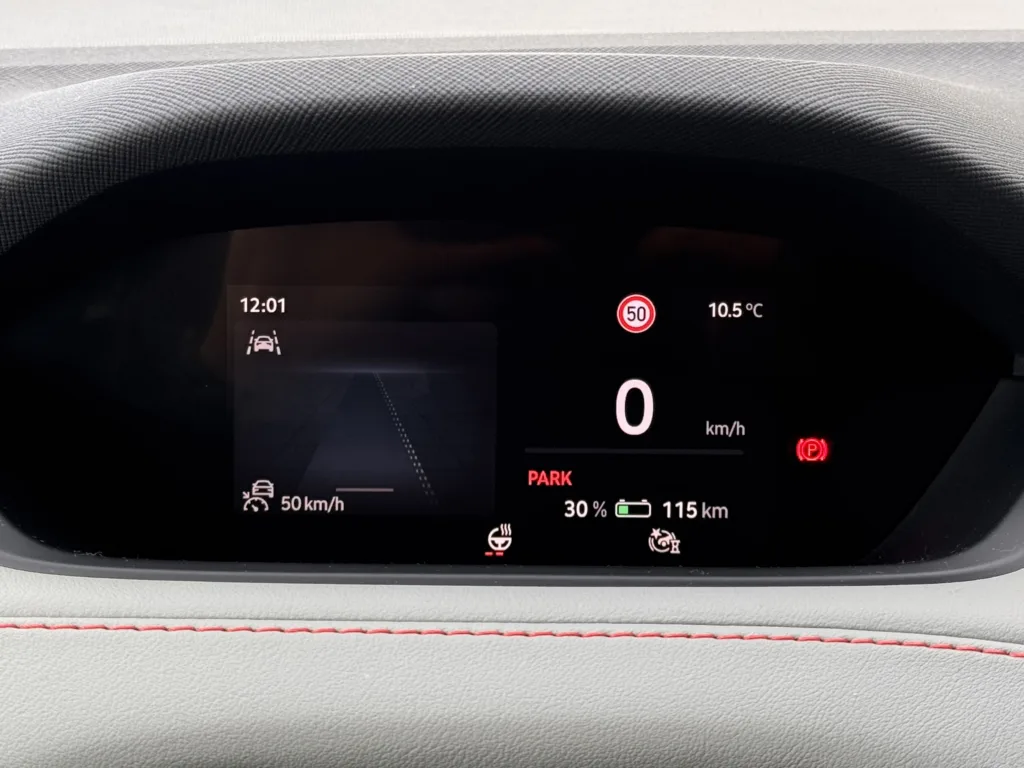 Skoda Elroq to funkcjonalny i poręczny SUV „w sam raz”. Z jednym „ale” - Skoda Elroq 27