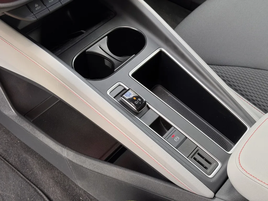 Skoda Elroq to funkcjonalny i poręczny SUV „w sam raz”. Z jednym „ale” - Skoda Elroq 35