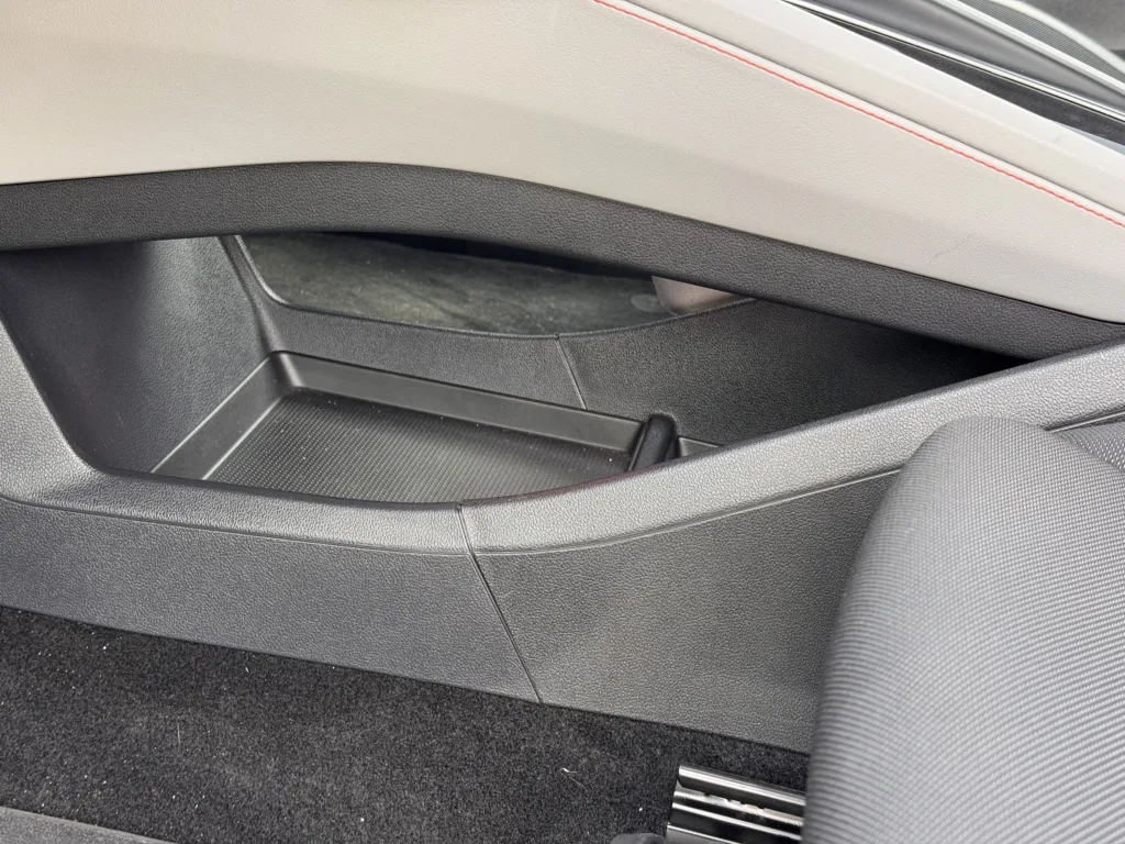 Skoda Elroq to funkcjonalny i poręczny SUV „w sam raz”. Z jednym „ale” - Skoda Elroq 36