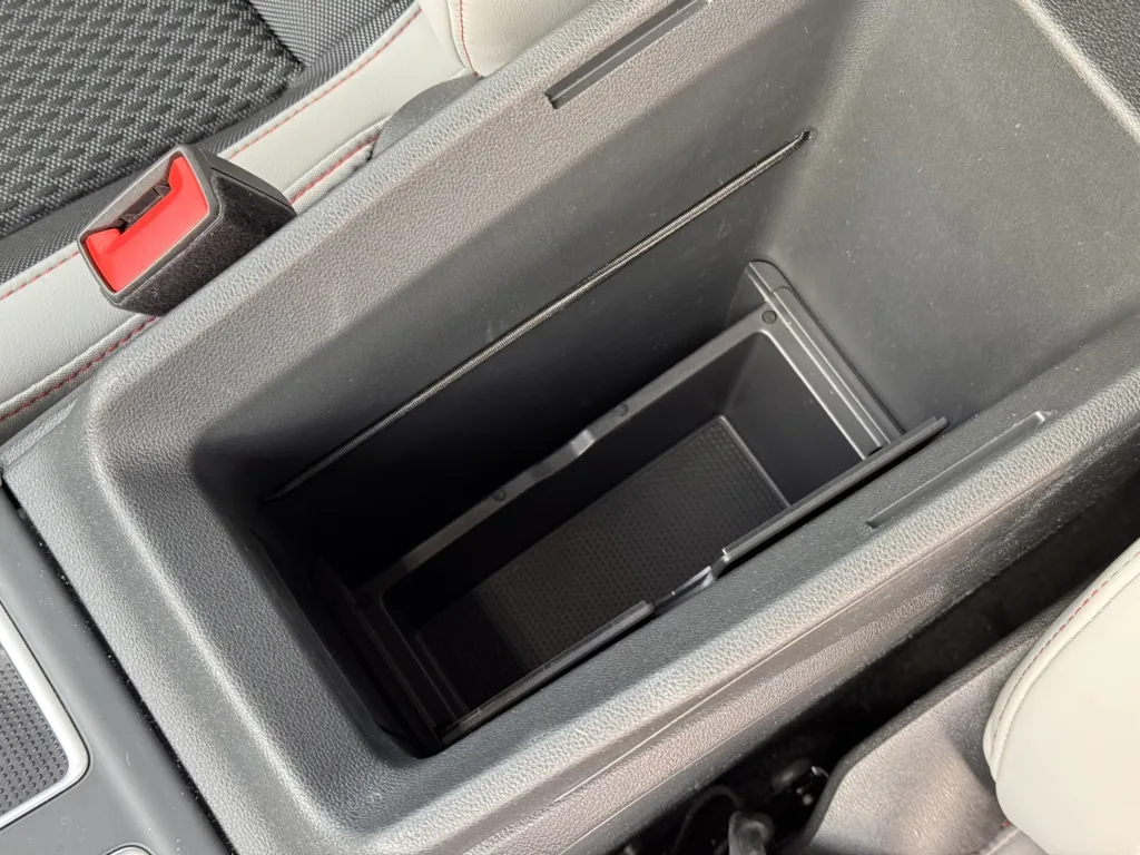 Skoda Elroq to funkcjonalny i poręczny SUV „w sam raz”. Z jednym „ale” - Skoda Elroq 37