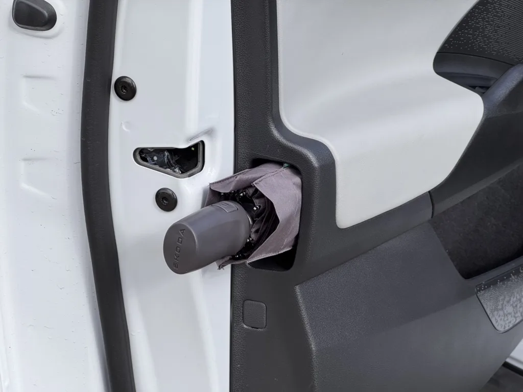 Skoda Elroq to funkcjonalny i poręczny SUV „w sam raz”. Z jednym „ale” - Skoda Elroq 42