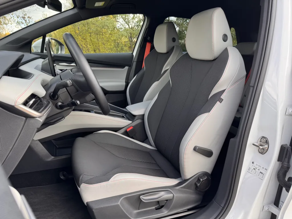 Skoda Elroq to funkcjonalny i poręczny SUV „w sam raz”. Z jednym „ale” - Skoda Elroq 46