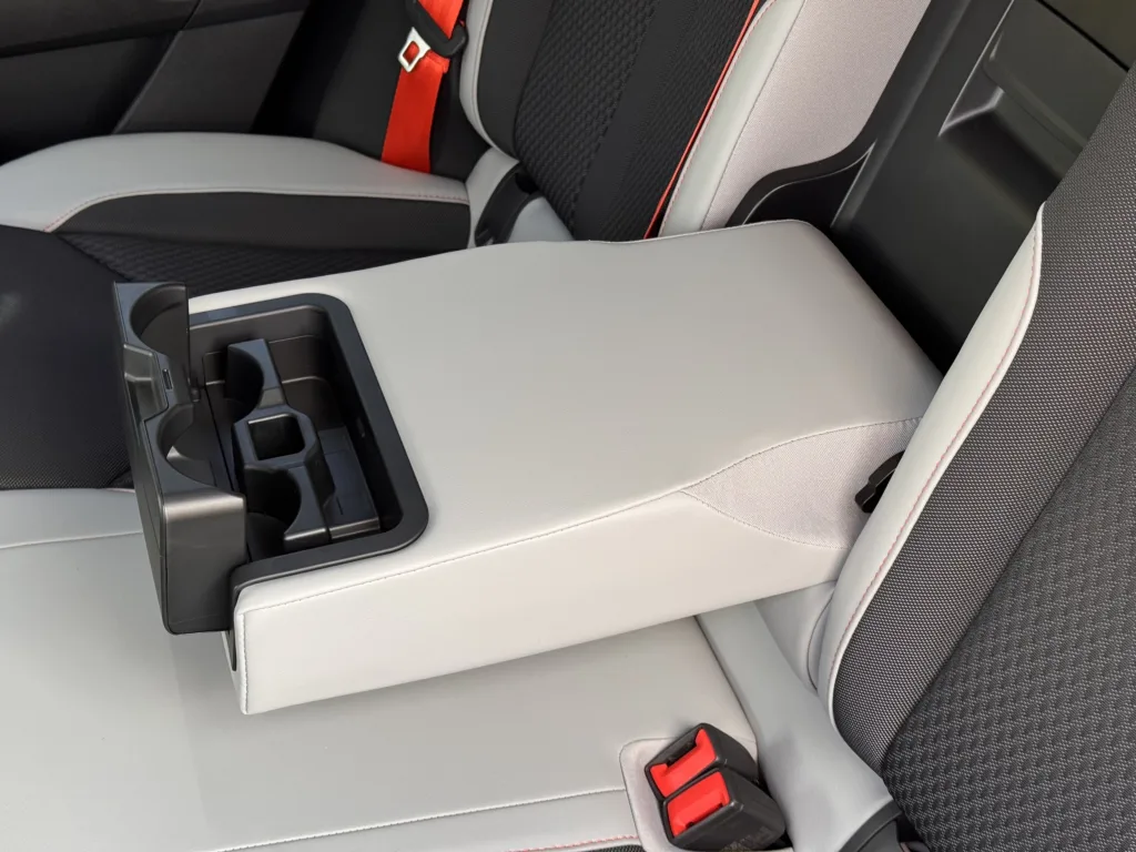 Skoda Elroq to funkcjonalny i poręczny SUV „w sam raz”. Z jednym „ale” - Skoda Elroq 49