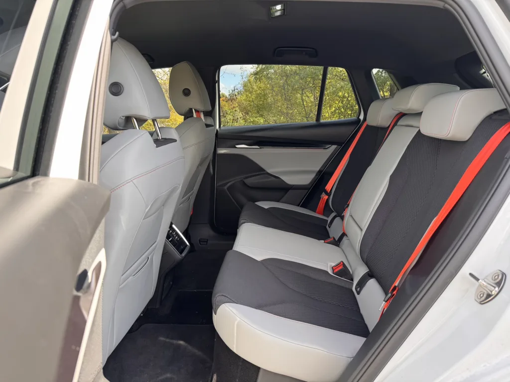 Skoda Elroq to funkcjonalny i poręczny SUV „w sam raz”. Z jednym „ale” - Skoda Elroq 51