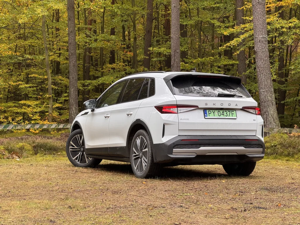 Skoda Elroq to funkcjonalny i poręczny SUV „w sam raz”. Z jednym „ale” - Skoda Elroq 63