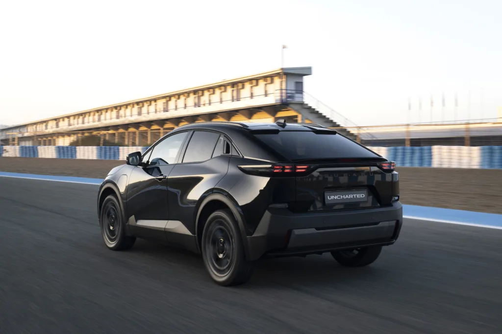 Zażyłem nowych Subaru Uncharted i Solterra w pigułce. To kontynuacja leczenia porajdowego „kaca” - Subaru Uncharted AWD Black 8