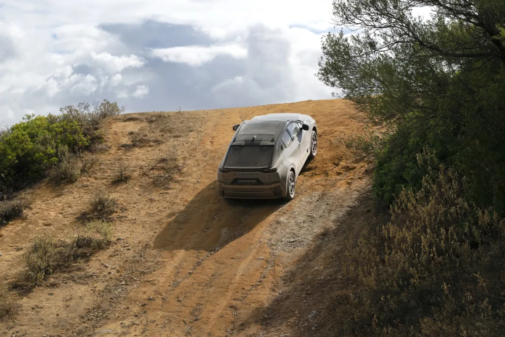 Zażyłem nowych Subaru Uncharted i Solterra w pigułce. To kontynuacja leczenia porajdowego „kaca” - Subaru Uncharted AWD Grey 19