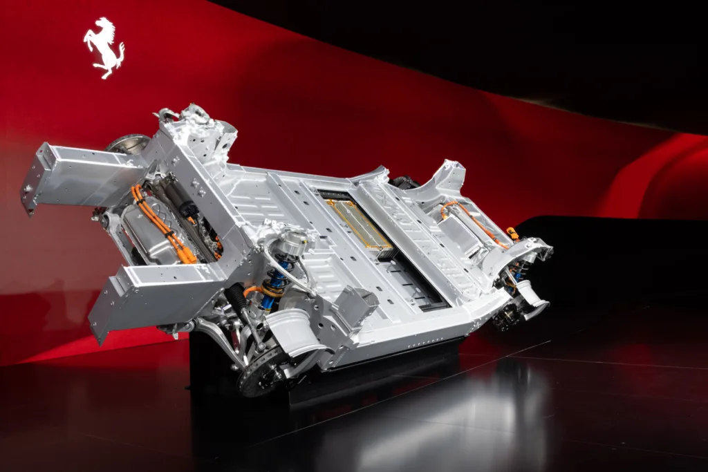 Ferrari pokazało architekturę modelu elektrycznego. Czy przekona purystów? - ferrari elektryczne